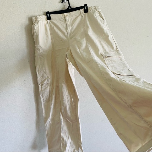 Celebrity Pink woman cream Cargo Pants size XXL in style wide leg elastic back - Picture 2 of 7